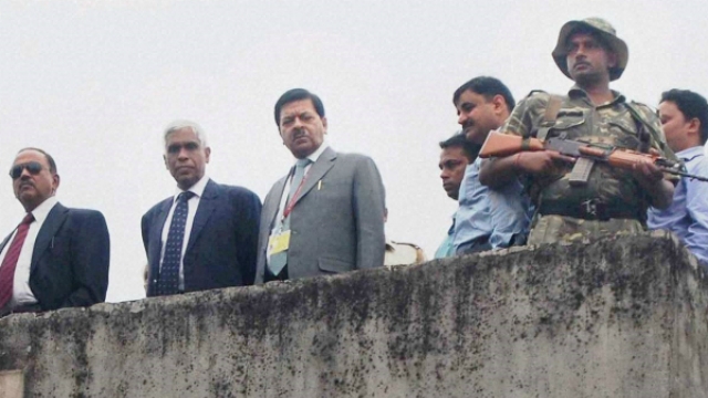 371560-nia-team एनआईए अधिकारी