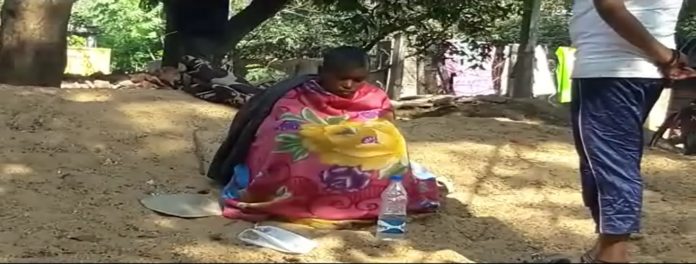 बालू खाकर जिंदा है