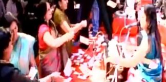 नोटों की बारिश
