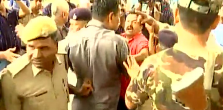 Media persons manhandled by security personnel of Tejashwi Yadav at Bihar Secretariat